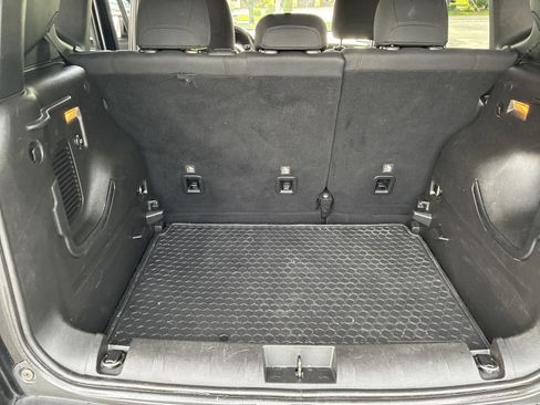 Used 2017 Jeep Renegade Altitude AWD/4WD image 12