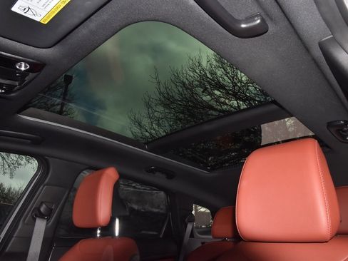 Used 2024 Kia Sportage SX image 32