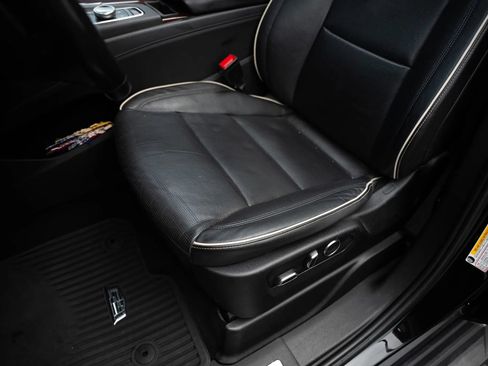 Used 2021 Cadillac Escalade ESV Premium Luxury w/ Performance Package AWD/4WD image 30