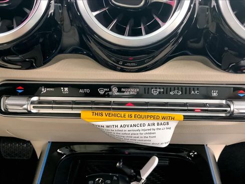 Used 2024 Mercedes-Benz EQB 300 4MATIC image 18