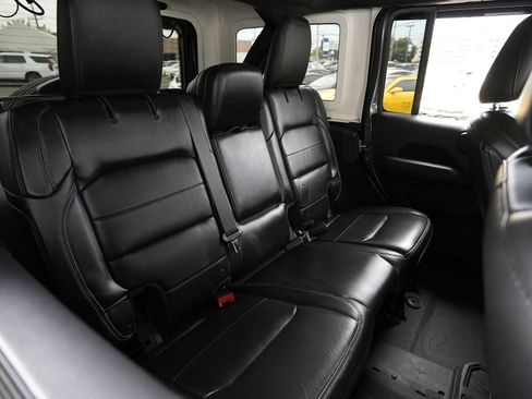 Used 2018 Jeep Wrangler Unlimited Sahara w/ Dual Top Group AWD/4WD image 27