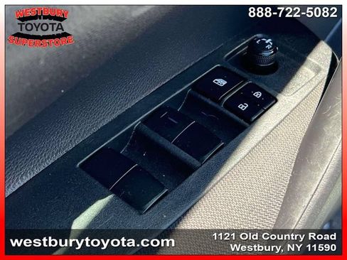 Used 2022 Toyota Corolla LE FWD image 21