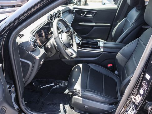 Used 2025 Mercedes-Benz GLC 300 image 18