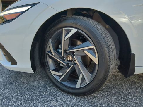 Used 2025 Hyundai Elantra Sport image 30