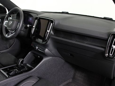 Certified 2023 Volvo XC40 Recharge Plus image 22