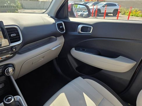 New 2025 Hyundai Venue SEL image 32