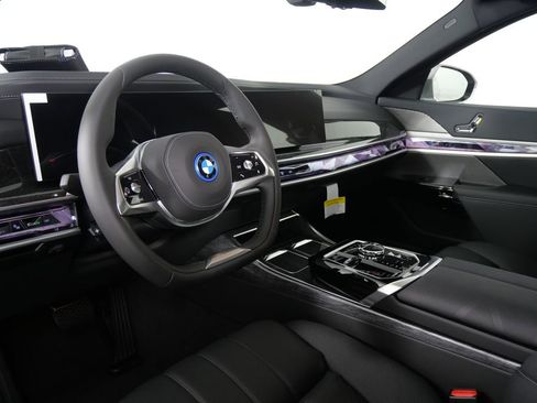 Used 2025 BMW i7 eDrive50 image 12