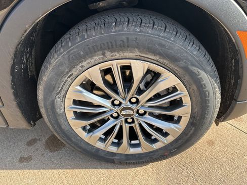 Certified 2024 Cadillac XT4 Premium Luxury image 12