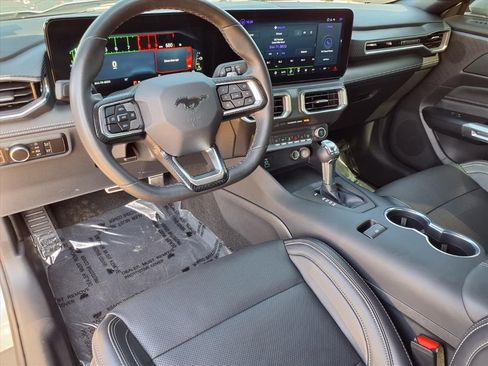 Used 2025 Ford Mustang GT Premium image 9