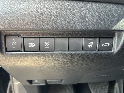 Used 2021 Toyota Venza XLE w/ Softex Package AWD/4WD image 12
