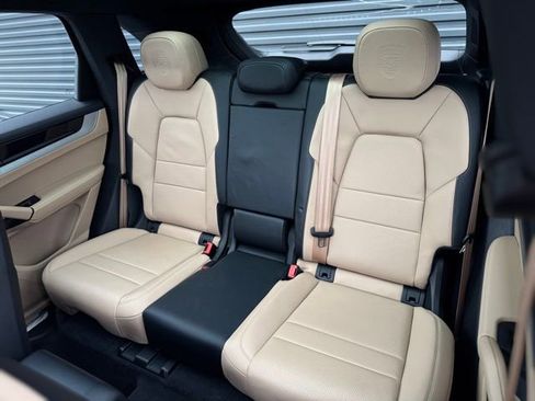Certified 2024 Porsche Cayenne S AWD/4WD image 35