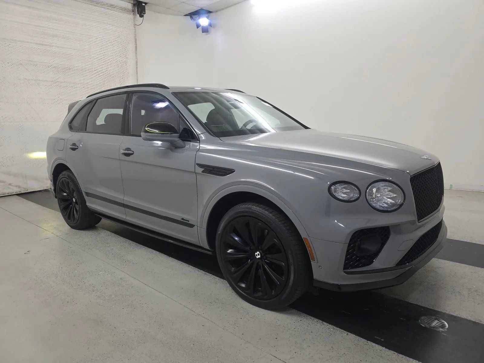 Used 2023 Bentley Bentayga AWD/4WD image 9