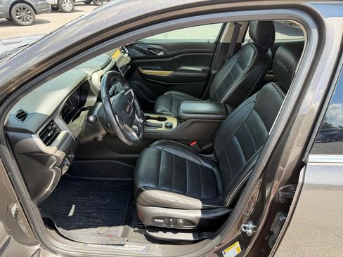 Used 2019 GMC Acadia Denali w/ Technology Package FWD image 10