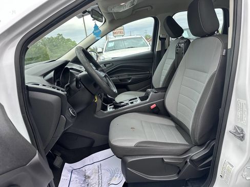 Used 2019 Ford Escape S image 18