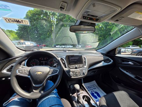 Used 2023 Chevrolet Malibu LS FWD image 15