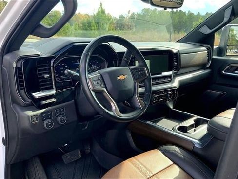 Used 2024 Chevrolet Silverado 2500 High Country w/ High Country Premium Package image 13