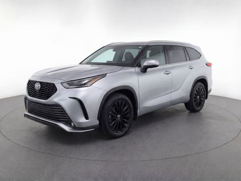 Used 2024 Toyota Highlander XSE image 3