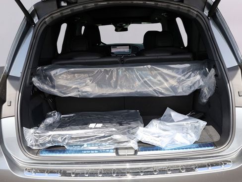 New 2026 Mercedes-Benz GLS 450 4MATIC image 16
