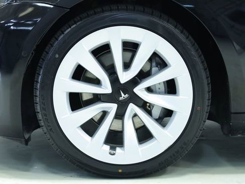 Used 2021 Tesla Model 3 Standard Range Plus image 9