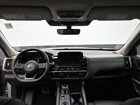 Used 2023 Nissan Pathfinder Platinum image 29