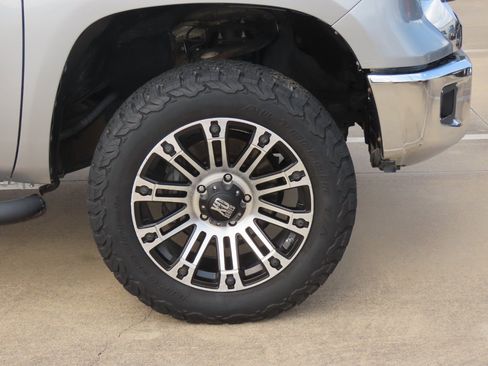 Used 2014 Toyota Tundra SR5 w/ SR5 Upgrade Package RWD image 9