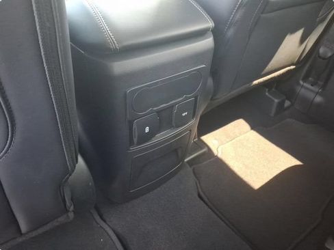 Used 2024 Ford Explorer XLT w/ Equipment Group 202A RWD image 11