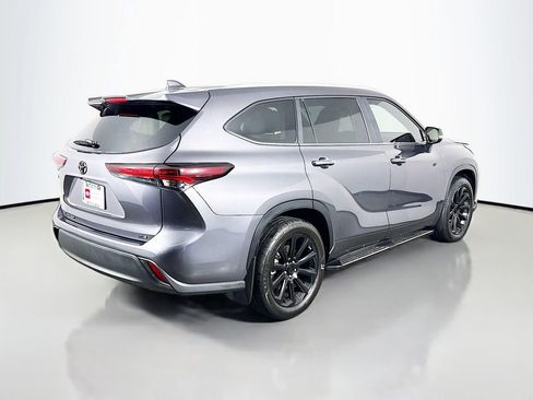 Used 2025 Toyota Highlander XLE image 5