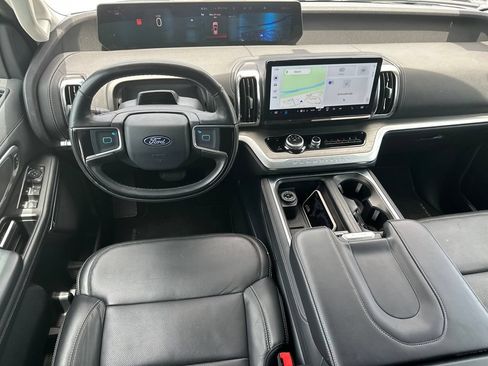 Used 2025 Ford Expedition Platinum AWD/4WD image 24