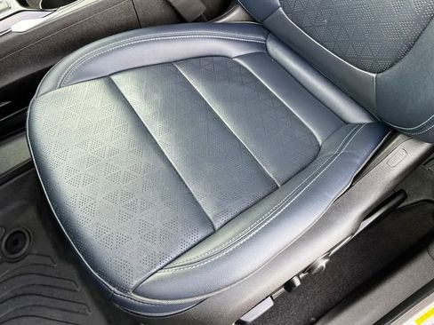 Used 2022 Chevrolet Bolt EUV LT w/ Convenience Package image 11