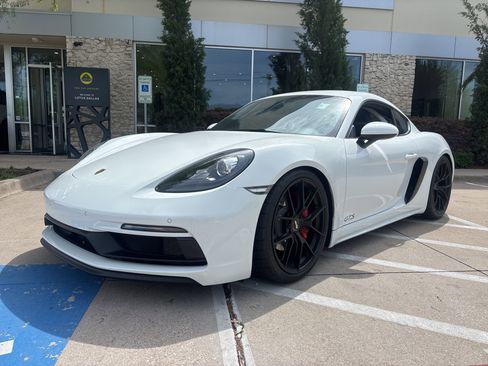 Used 2019 Porsche 718 Cayman GTS image 2