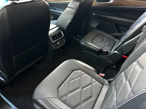 Used 2024 Volkswagen Atlas SE AWD/4WD image 11