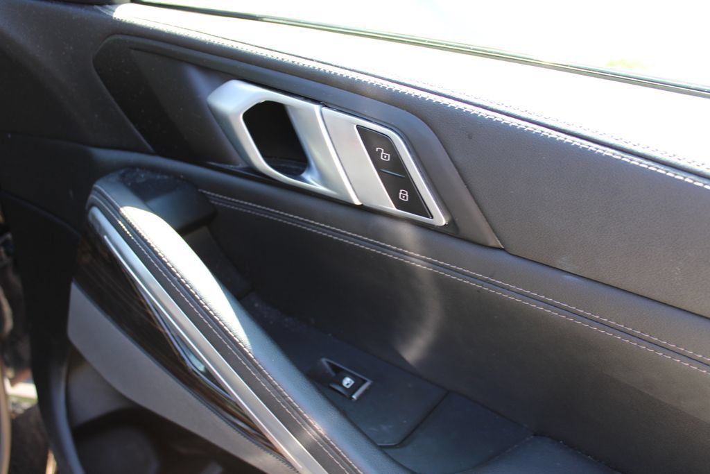 Used 2025 BMW X6 xDrive40i AWD/4WD image 21