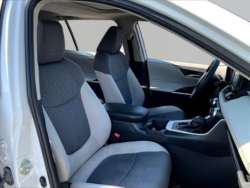 Used 2019 Toyota RAV4 XLE FWD image 29