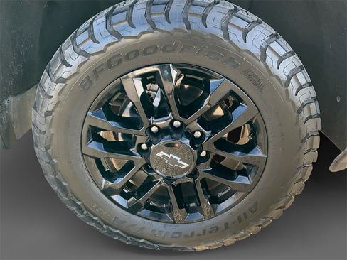 Used 2025 Chevrolet Silverado 2500 LTZ w/ Trail Boss Package image 14