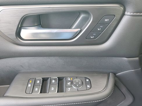 New 2025 Nissan Armada SL w/ Captain's Chari Seat Package image 19