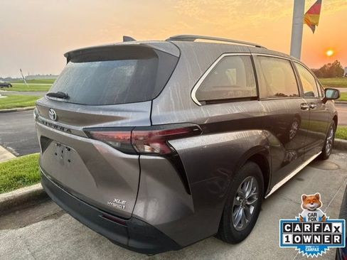 Used 2024 Toyota Sienna XLE FWD image 8