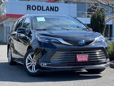 Certified 2024 Toyota Sienna Platinum AWD/4WD image 1