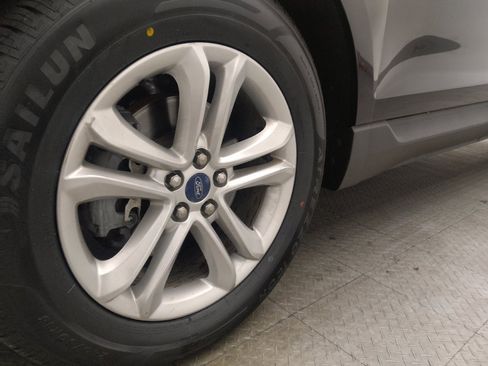 Used 2020 Ford Edge SEL image 31