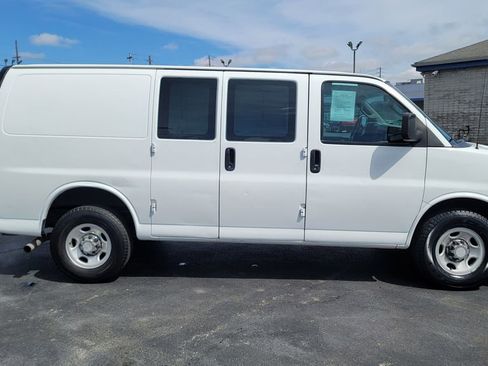 Used 2017 GMC Savana 2500 RWD image 14