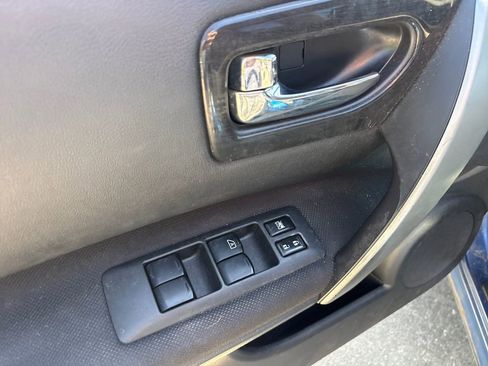 Used 2009 Nissan Rogue SL w/ Premium Pkg image 13
