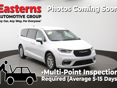 Used 2023 Chrysler Pacifica Touring-L FWD image 51