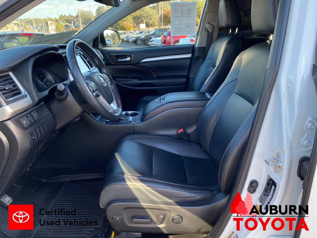 Certified 2019 Toyota Highlander XLE w/ Carpet Mat Package (TMS) AWD/4WD image 12