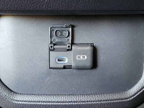 Used 2022 Toyota Highlander LE image 16