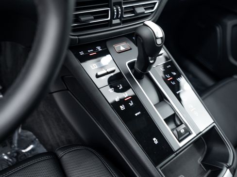 Certified 2026 Porsche Macan AWD/4WD image 15