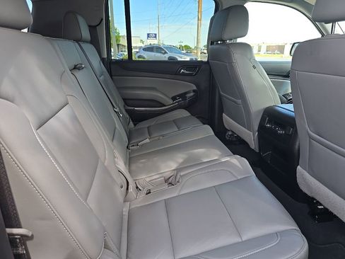 Used 2020 Chevrolet Suburban LT RWD image 26
