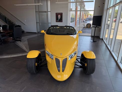 Used 1999 Plymouth Prowler RWD image 2