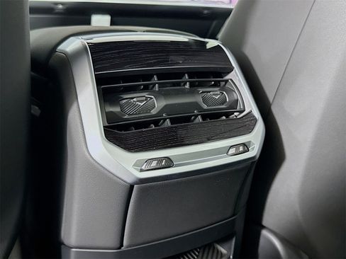 New 2026 BMW 740i image 27