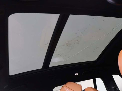 Used 2024 BMW X7 M60i image 24