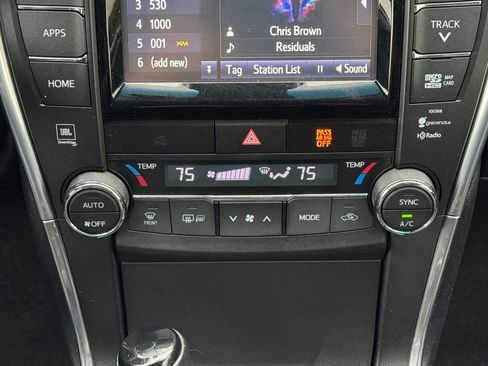 Used 2015 Toyota Camry XLE w/ Advanced Technology Package image 38