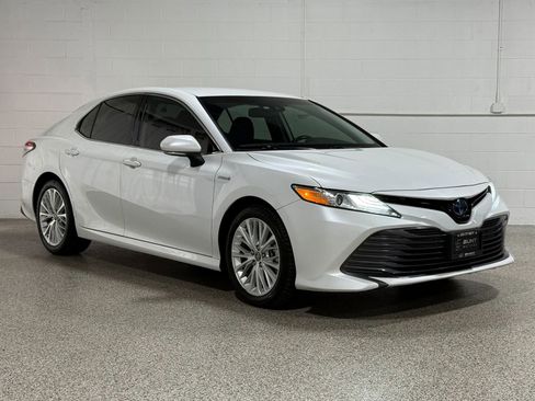 Used 2019 Toyota Camry XLE FWD image 4